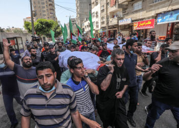 epa09190958 Palestinians mourners carry the bodies of Ameera Soboh and her son, Abed Soboh, during their funeral in the aftermath of Israel's retaliatory overnight air strike, in Al Shatea refugee camp in the west of Gaza City on 11 May 2021. Israel Defense Forces (IDF) said they hit over 100 Hamas targets in the Gaza Strip during a retaliatory overnight strike after rockets were fired at Israel by Palestinian militants.  EPA-EFE/MOHAMMED SABER
