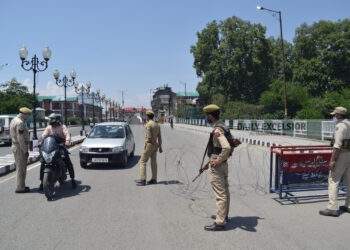 Complete Covid 19 lockdown continues for third day in Srinagar.Excelsior/Shakeel