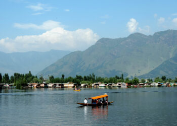 SRINAGAR, AUG 25 (UNI) Tourists enjoying Shikara ride at world famous Dal lake in Srinagar on Wednesday. UNI SRN PHOTO 3.