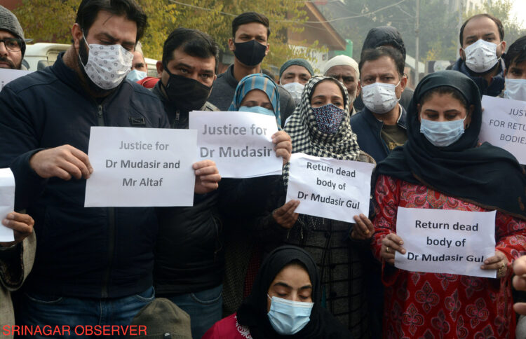 SRINAGAR, NOV 17 (UNI) Families of two men killed in Hyderpora encounter stages a protest in Srinagar and demanded return of the bodies, on Wednesday..UNI PHOTO SRN9.