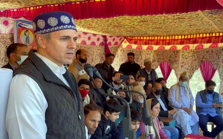 SRINAGAR, MARCH 18 (UNI) Former Jammu and Kashmir Chief Minister and National Conference Vice president Omar Abdullah addressing a public rally at Damhal Hanjipora in south Kashmir's Kulgam district on Friday.
UNI PHOTO SRN9
