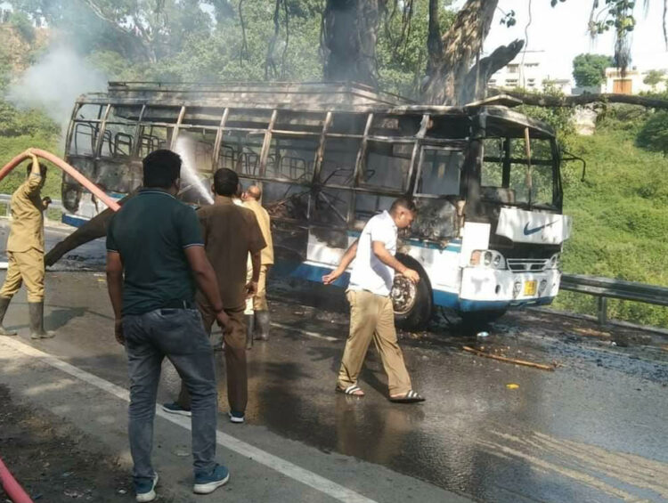 KATRA, MAY 13 (UNI):- Fire personnel trying to extinguish a fire which broke out in a passenger Bus at Nomain, in Katra on Friday. UNI PHOTO-97U