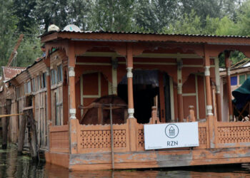 SRINAGAR, JUN 23  (UNI):- Seven tourists and two families were rescued when a deluxe houseboat capsized in the Dal Lake on Thursday. UNI PHOTO-71U