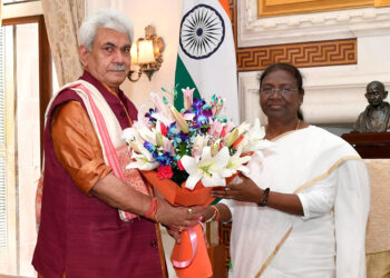 Lt Governor of Jammu & Kashmir Manoj Sinha called on President Droupadi Murmu at Rashtrapati Bhavan