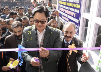 SRINAGAR, NOV 17 (UNI) Union Minister of Law and Justice Kiren Rijiju inaugurating Legal Literacy Club at Aishmuqam in South Kashmir's Anantnag District on Thursday. UNI PHOTO-94U