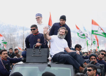 BANIHAL, JAN 27 (UNI):-  Congress leader Rahul Gandhi being taken into a car looking the security reasons during party's  Bharat Jodo Yatra at Banihal in Jammu and Kashmir on Friday.UNI PHOTO-32U