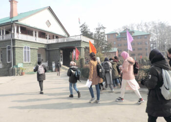 SRINAGAR, FEB 15 (UNI):- Students jubilant after reopening of Degree colleges in Kashmir division on Wednesday after a gap of nearly two-months. UNI PHOTO-34U